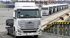 Hyundai Xcient, l'era dei camion a idrogeno è ormai iniziata. Consegnate prime sette unità fuel cell a trasportatori in Svizzera
