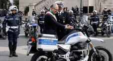 Moto Guzzi, nuova flotta con 100 moto per i vigili urbani di Roma. Gualtieri, importante per migliore presenza tra la gente