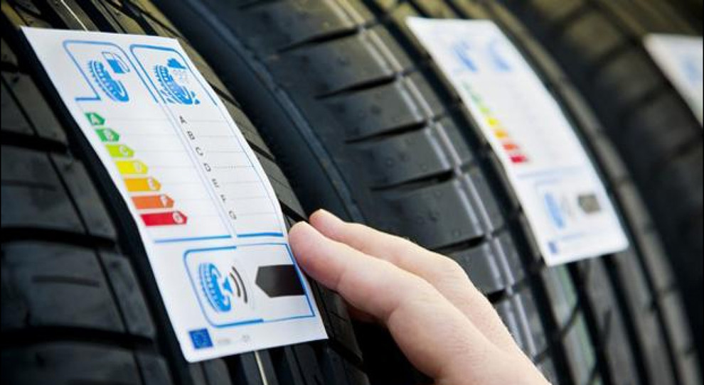 Le etichette per gli pneumatici che verranno sostituite dal prossimo anno