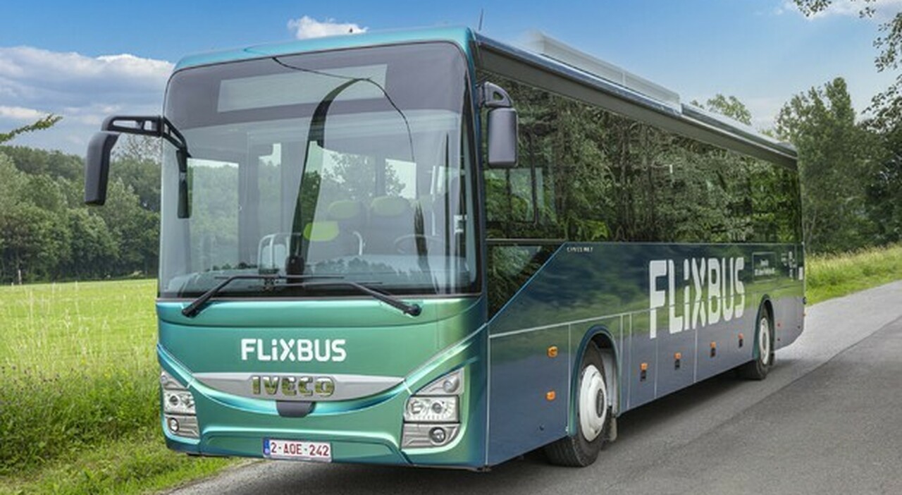 L'autobus a biogas di Iveco che dal primo luglio coprirà la rotta Amsterdam - Bruxelles
