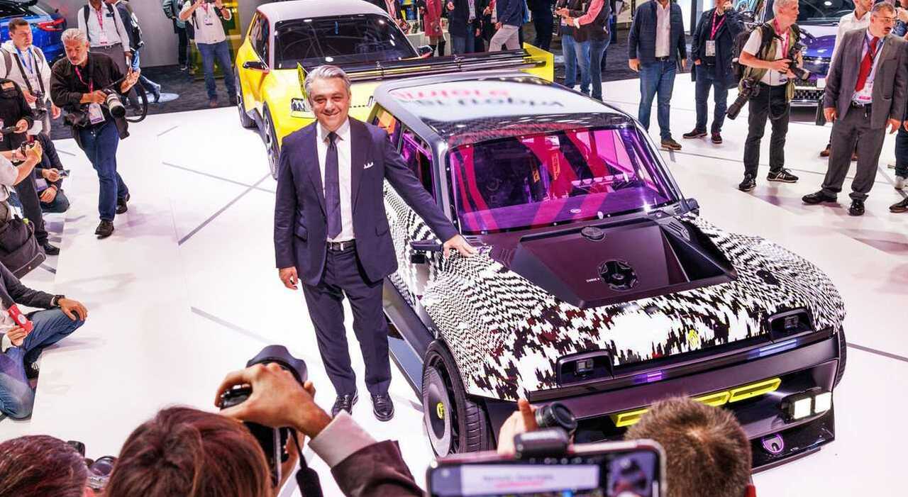Luca de Meo, ceo di Renault al recente Salone di Parigi