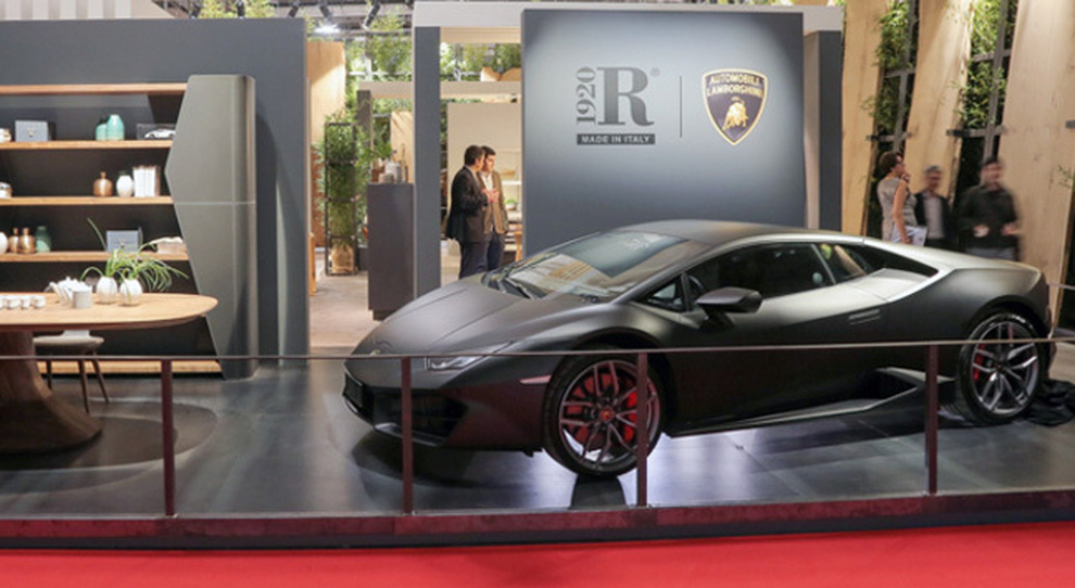Lo stand Lamborghini e Riva al salone del Mobile di Milano