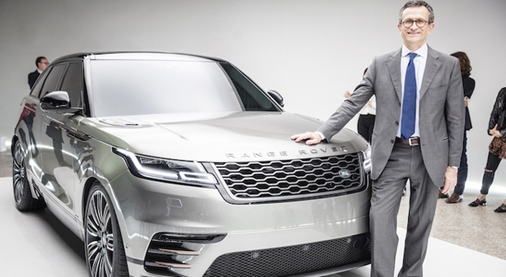 Daniele Maver, presidente e ad di Jaguar-Land Rover Italia con la Range Rover Velar alla Design Week di Milano