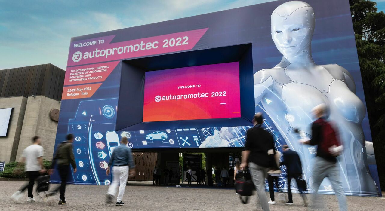 L'ingresso di Autopromotech 2022 a Bologna
