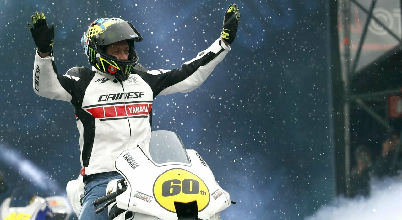 Valentino Rossi all Arena MotoLive di Eicma ha compiuto il suo ultimo giro di pista
