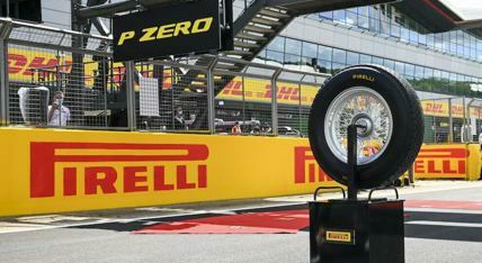 Il Penumatico Pirelli Stella Bianca in pista a Silverstone