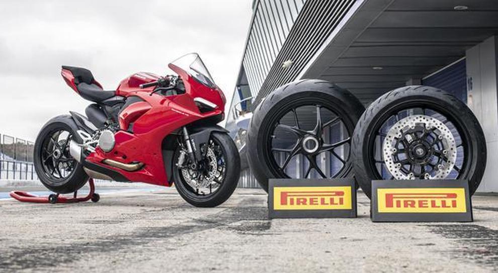 La Ducati Streetfighter V4 equipaggiata con pneumatici Pirelli Diablo Rossocorsa II