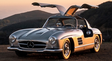 Mercedes SL: 70 anni di sport, lusso e lifestyle. La 300 SL fu la capostipite di una tradizione ininterrotta
