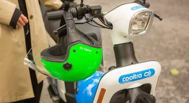 Scooter sharing, spinta a mercato globale della mobilità. Nel 2021 crescita più grande di sempre per ciclomotori condivisi
