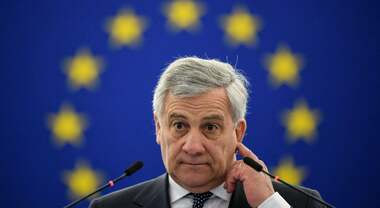 Transizione green, ​Tajani: «Solo auto elettriche entro 2035? Si rischia risultato opposto»