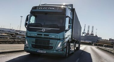Volvo Trucks, al via la vendita di veicoli elettrici pesanti. Aperti ufficialmente gli ordini per modelli FH, FM e FMX