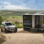 Land Rover, Defender Eco Home scopre le bellezze d'Italia. Progetto con Airbnb e con una casa mobile trainata da Defender